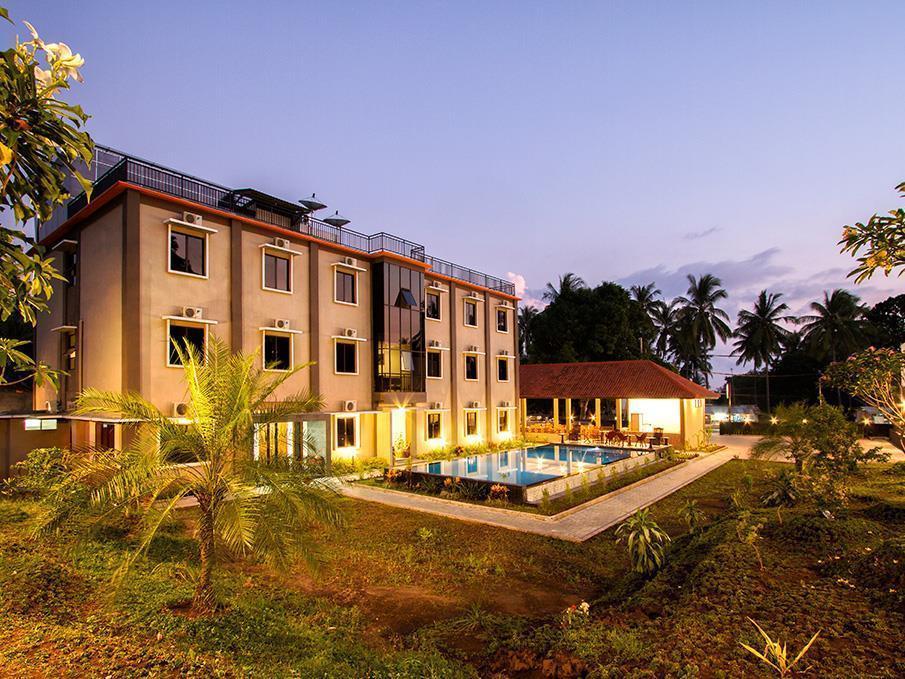Grand Senggigi Hotel מראה חיצוני תמונה